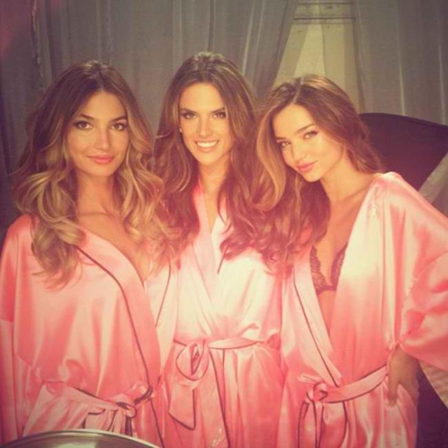 Девушки Victoria's Secret за кулисами