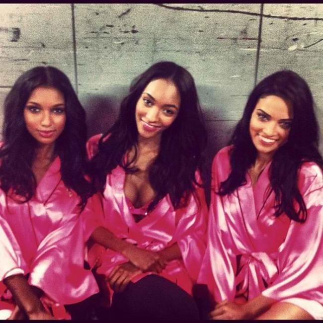 Девушки Victoria's Secret за кулисами